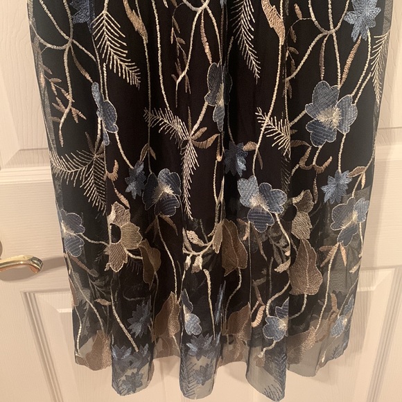 NWT Vince Camuto navy embroidered floral dress - Picture 4 of 10